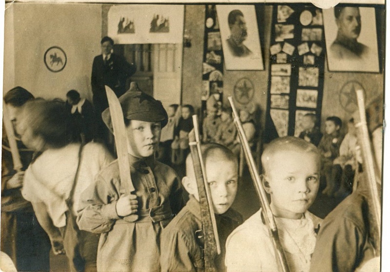Праздник в первом детском садике г. Нарьян-Мара. 1937 г.